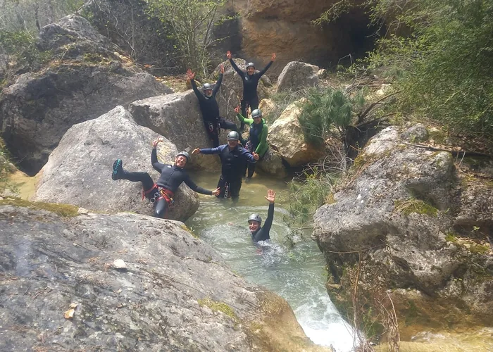 barranco de la hoz somera gruopo en el agua