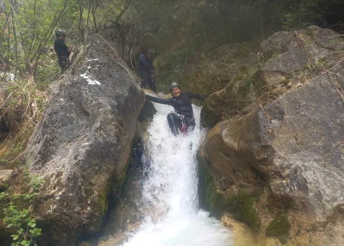 barranco de la hoz somera mujer casacada