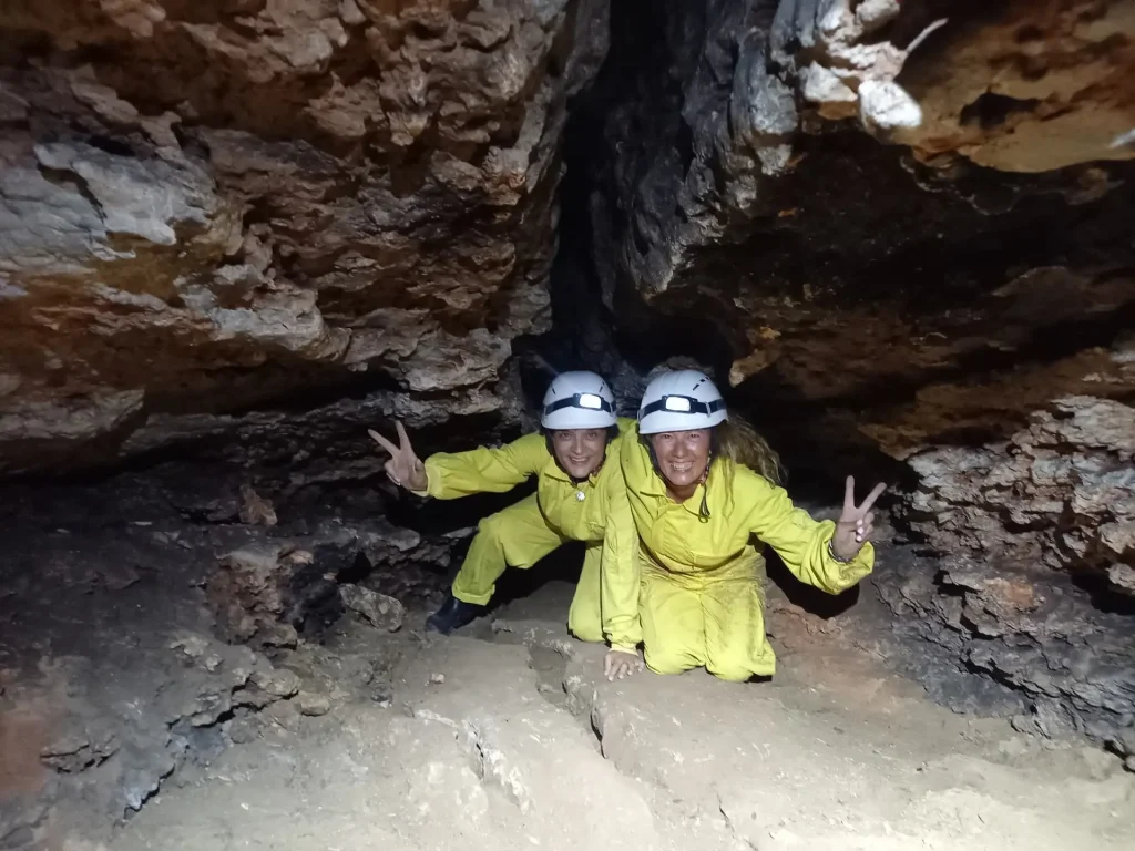 cueva lobrega escalada en pasaje estrecho