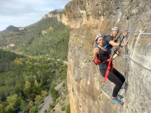 desafio de altura en el k4 via ferrata las buitreras priego scaled
