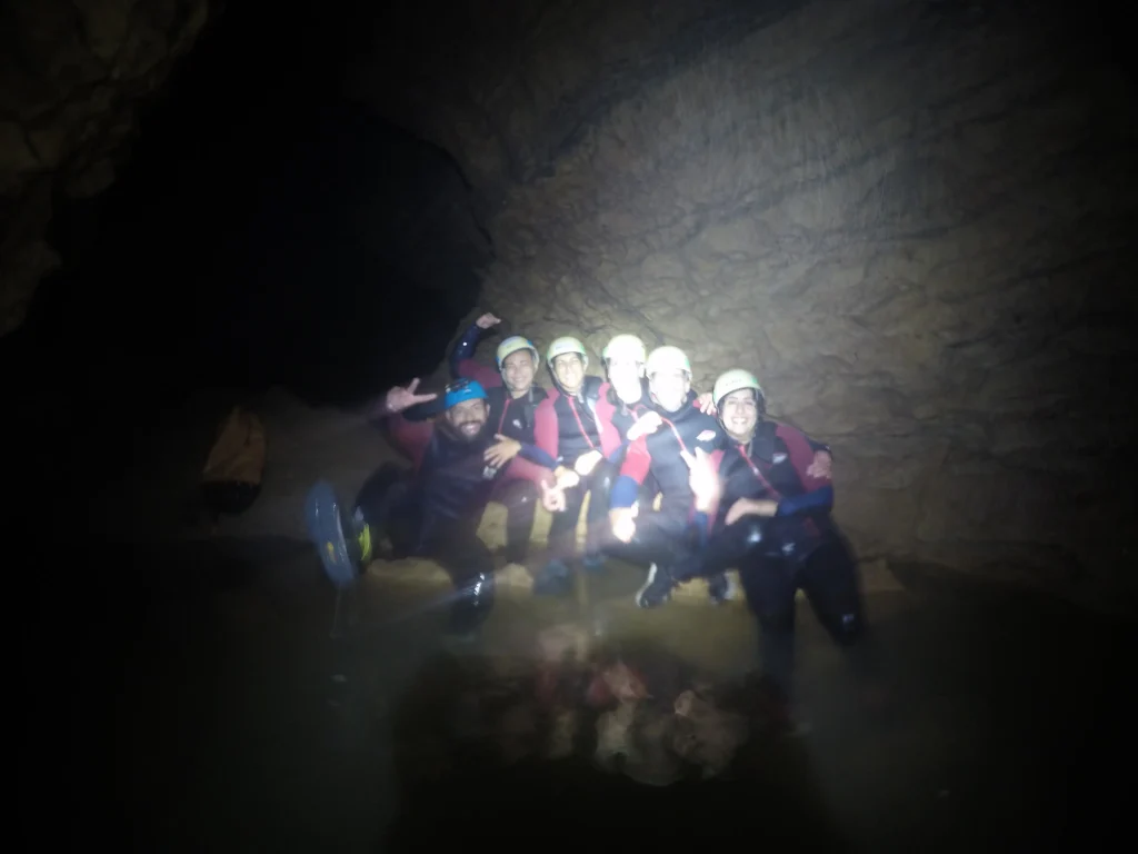descanso bajo el dosel verde cueva del boqueron scaled