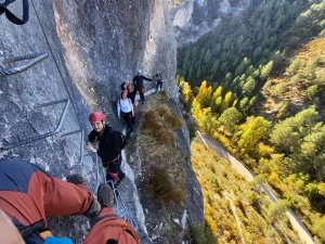 exploradores de la cumbre via ferrata fuertescusa scaled