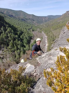 huellas en el paraiso helado via ferrata fuertescusa scaled