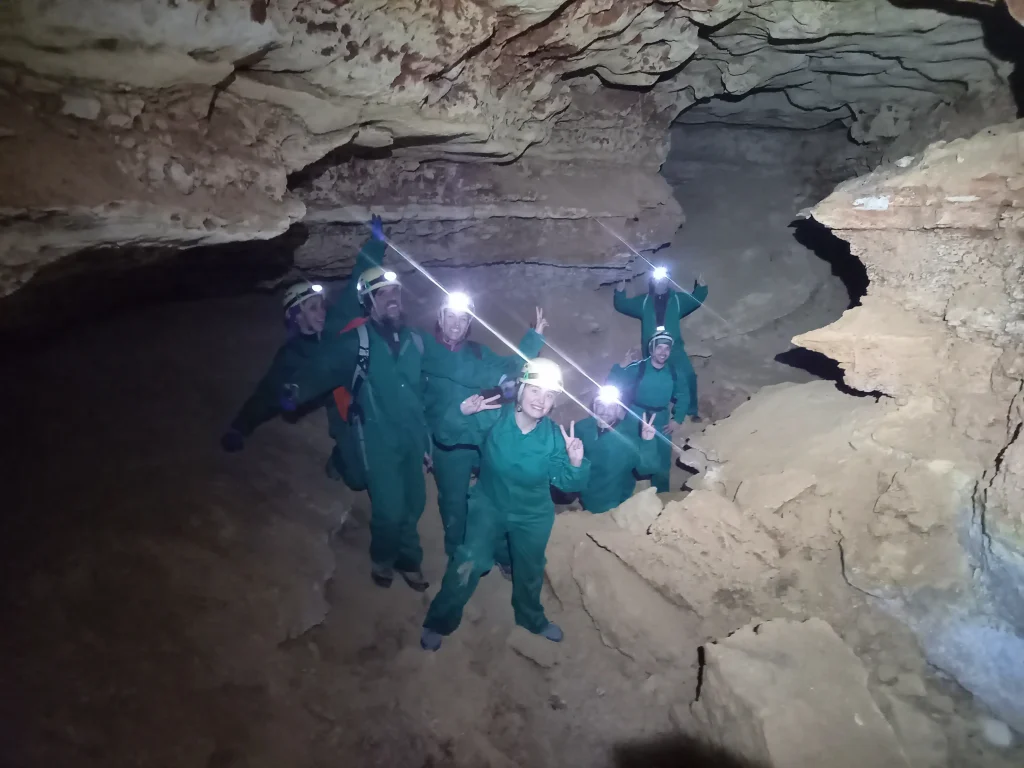 immersion dans le silence hivernal cueva del sotillo scaled