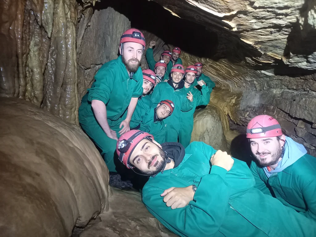 luz de tarde sobre el camino cueva del tio manolo scaled