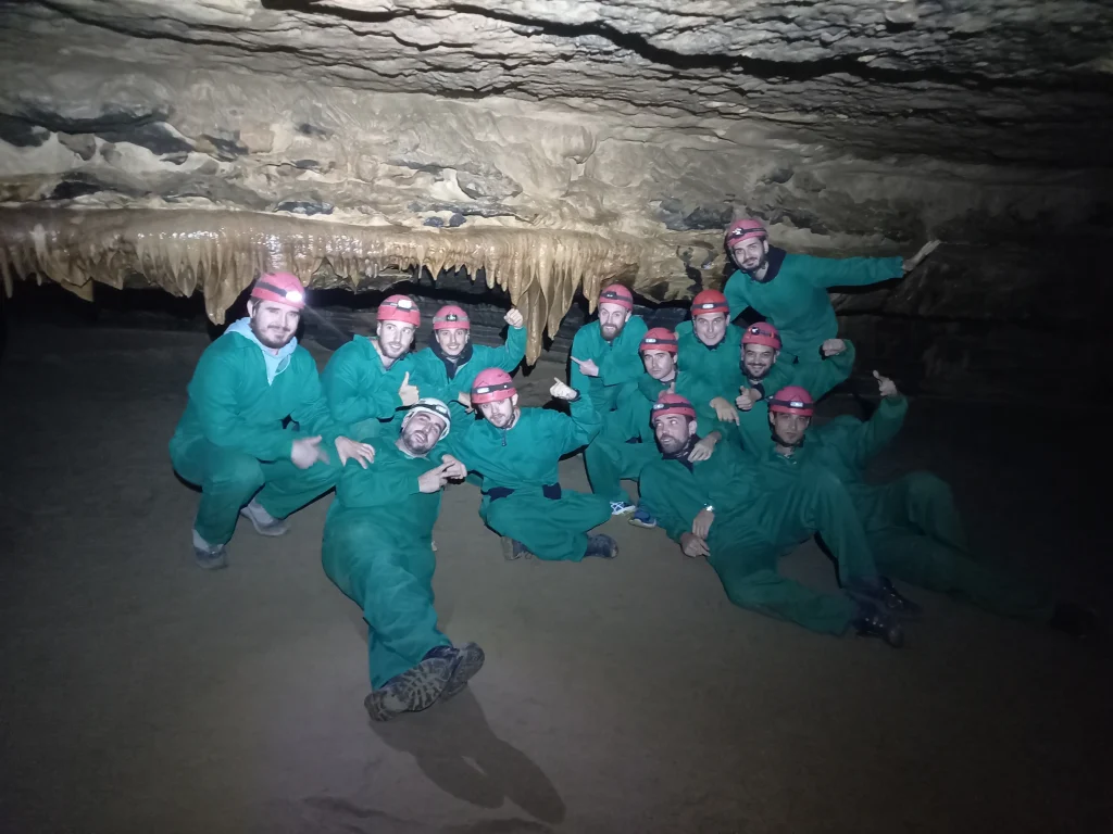 reflejos del ocaso en el valle cueva del tio manolo scaled