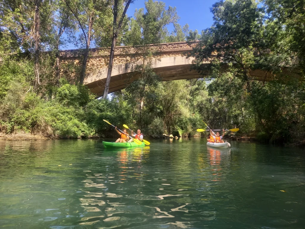 ruta fluvial por la ciudad piraguismo cuenca scaled