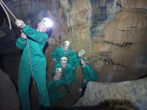 sentier sous le soleil couchant cueva de los moros scaled