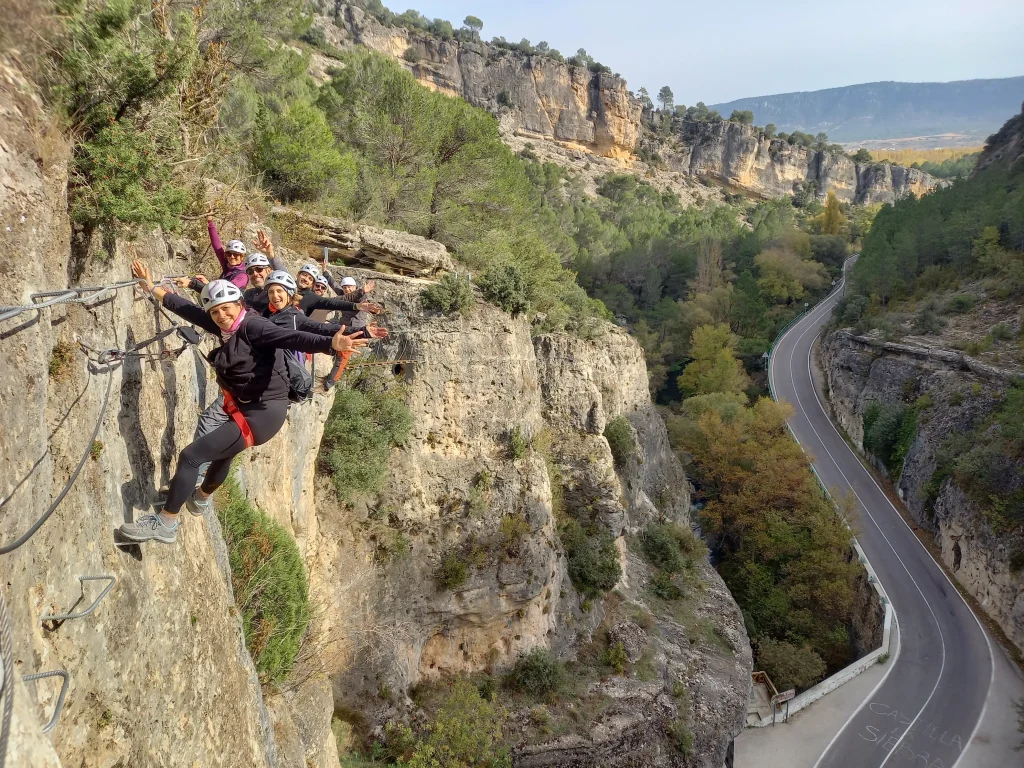 superando el desplome via ferrata las buitreras priego scaled