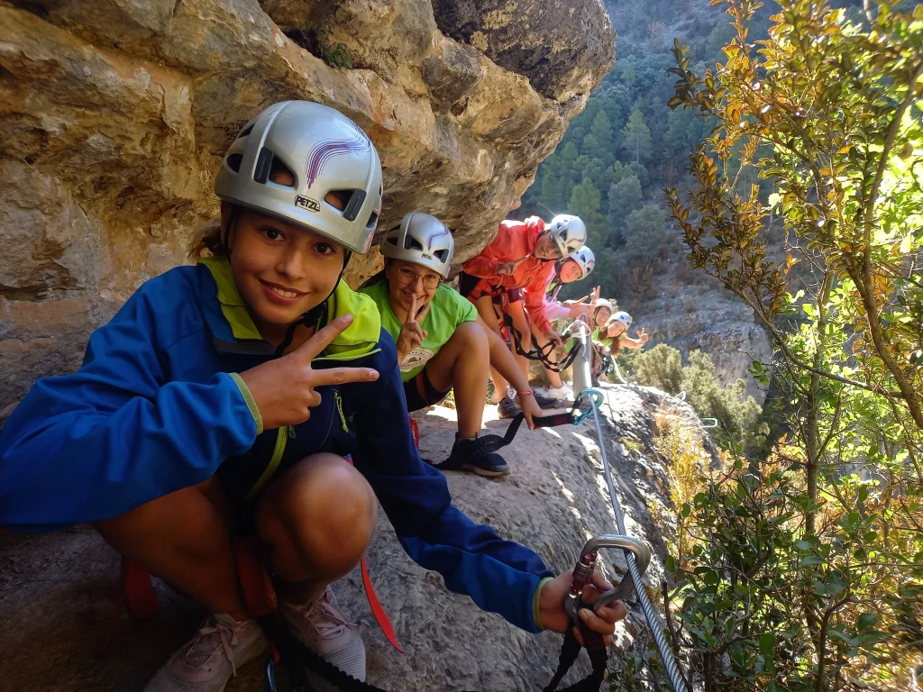 vistas aereas desde el k3 via ferrata priego con ninos scaled